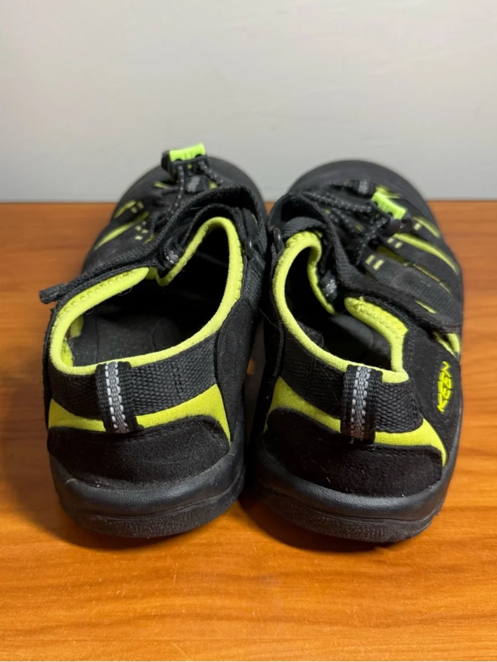Keen Newport H2 Sandal Water Shoe Hiking Closed Toe Black Green‎ Bungee W5